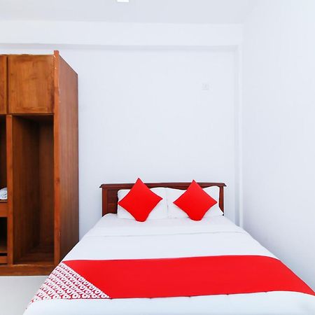 Hotel By The C Uswetakeiyawa Εξωτερικό φωτογραφία