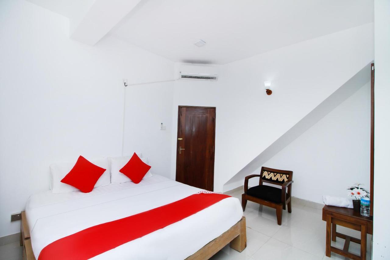 Hotel By The C Uswetakeiyawa Εξωτερικό φωτογραφία